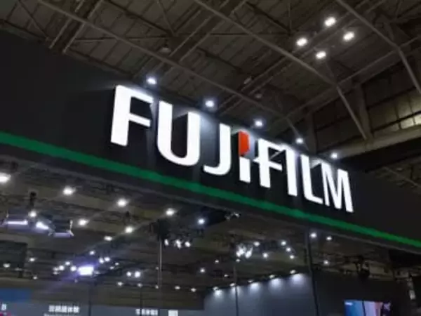 【CP+2026】instax“チェキ”コーナーが盛り上がりを見せる富士フイルムブース　“景品ガチャ”が回せるクイズラリーも