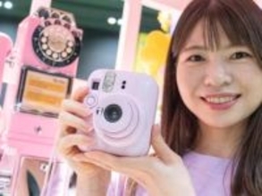 新チェキ「instax mini 13」展示会レポート　エントリー機初のセルフタイマーを搭載