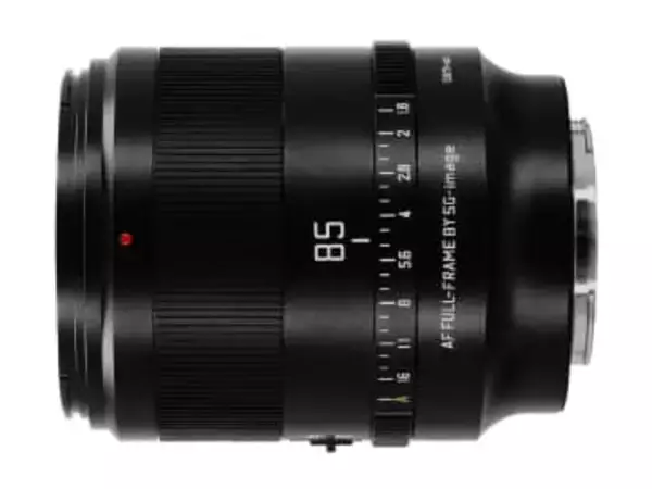 フルサイズ対応の中望遠単焦点レンズ「SG-image AF 85mm F1.8 STM」　金属外装で絞りリングも