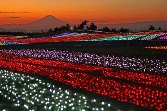 富士山や東京湾の夕景・夜景を望む「マザーイルミ」 標高約300mの絶景と光の共演　干支「ひつじ」のイルミも登場