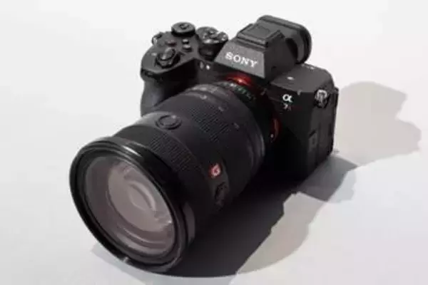 ソニー「α7R VI」「FE 100-400mm F4.5 GM OSS」の実機をチェック。進化の理由を聞いてきた