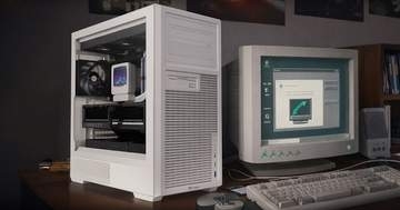 現代仕様なのにレトロな見た目のPCケース　5.25インチ・3.5インチベイ風のフロントパネルを採用