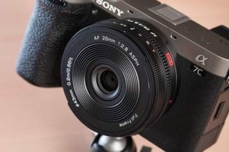 交換レンズレビュー：“非純正”薄型レンズの世界：Viltrox AF 26mm F2.8 EVO　厚さ25mm、かつ絞りリング搭載の最新パンケーキレンズ