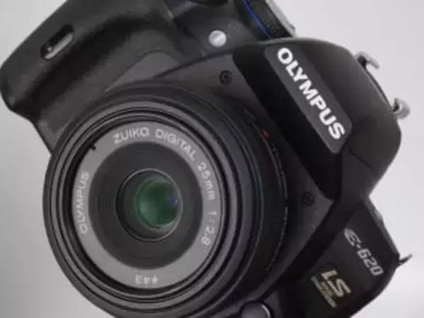 赤城耕一の「アカギカメラ」 135回：OM-1になれなかったオリンパス「E-620」を17年ぶりに使ってみた