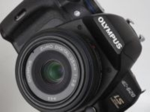 赤城耕一の「アカギカメラ」 135回：OM-1になれなかったオリンパス「E-620」を17年ぶりに使ってみた