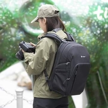 都市部での撮影を意識したカメラ用バックパック　背面＋側面アクセスの2気室タイプ