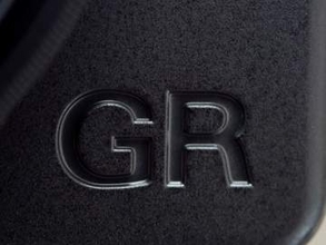 赤城耕一の「アカギカメラ」 第143回：モノクロ縛りの愉楽。「GR IV Monochrome」を使う覚悟とは