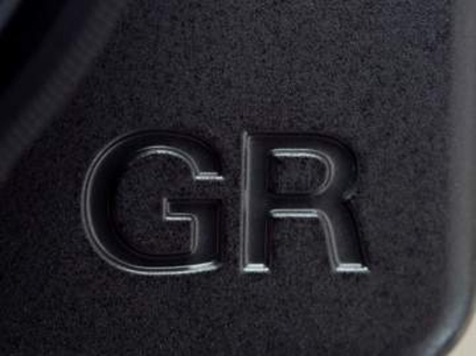 赤城耕一の「アカギカメラ」 第143回：モノクロ縛りの愉楽。「GR IV Monochrome」を使う覚悟とは