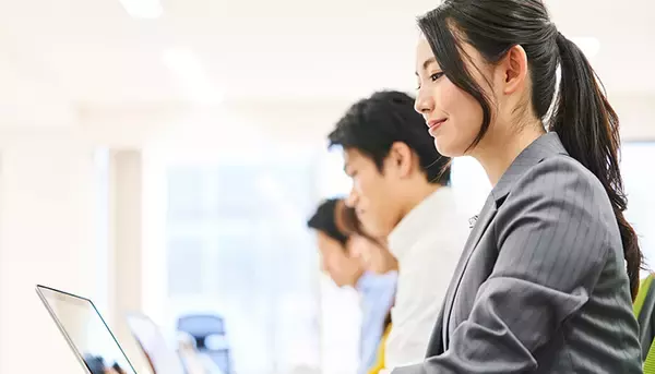 「若手採用を成功させるには？主な採用手法とポイントを解説」の画像