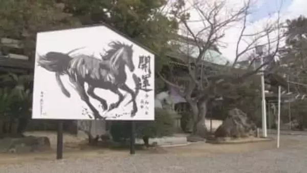 ２０２５年もあと５日…松山市の護国神社に年末恒例　墨絵アーティスト制作の「大絵馬」奉納【愛媛】
