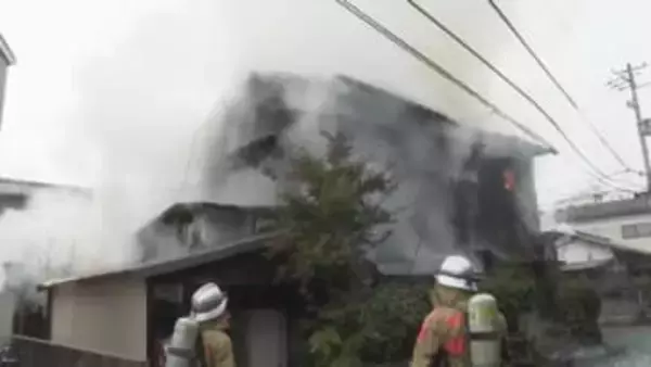 宇和島で住宅１棟を全焼  一人暮らしの女性がのどにやけどを負って搬送 命に別条なし【愛媛】