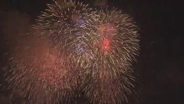 カップルも「最高の思い出」松山の風物詩・三津浜花火大会　１万発の大輪に２４万人魅了【愛媛】