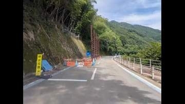 西予・野村町で落石の国道１９７号　仮設の防護柵設置で片側交互通行に切り替え【愛媛】