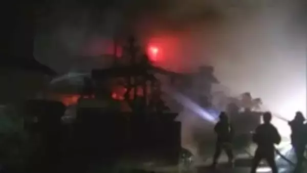 「１階から火が」松山市で住宅１棟が全焼  焼け跡から住人の高齢男性の遺体発見【愛媛】