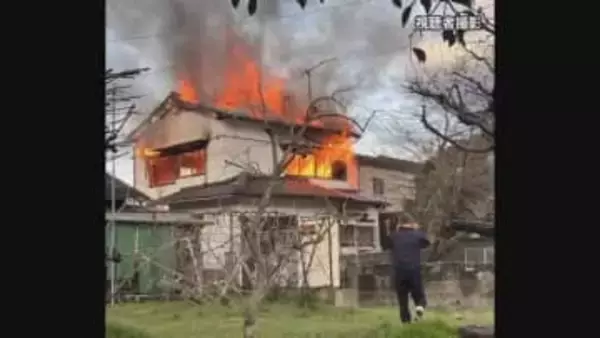 「屋根から火がボウボウ」宇和島で住宅火災　２階部分燃える　住人は高齢女性と娘　原因調べる【愛媛】
