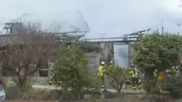 新居浜で住宅全焼　焼け跡から遺体　住人の８０代女性か　警察が身元と原因を調べる【愛媛】