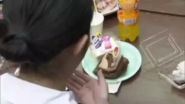 子どもたちに笑顔を　今治の地域食堂に洋菓子店がクリスマスケーキをプレゼント【愛媛】