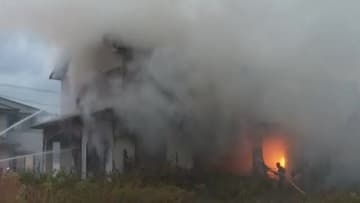 八幡浜で住宅が全焼した火事　遺体は住人の９０歳女性と判明　火事の原因引き続き調べる【愛媛】