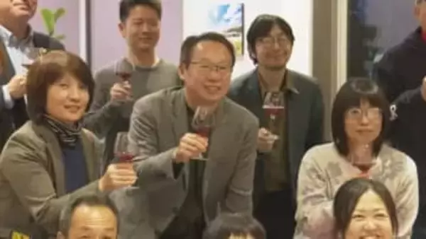 ＦＣ今治“里山”で作ったブドウのワイン完成！岡田会長とボランティアが乾杯会　最後１本は優勝で【愛媛】