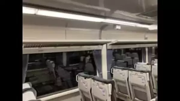 予讃線を走行中の特急「宇和海」で室内灯カバーが落下　乗客にけがなし【愛媛】※写真提供　JR四国