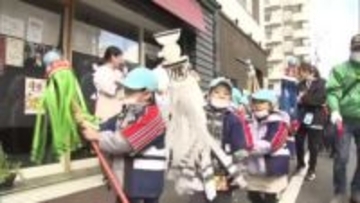 拍子木鳴らして「火の用心！」松山・萱町商店街を園児が寒空の下で防火パレード【愛媛】