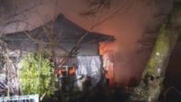 「逃げ遅れがいる」宇和島で住宅全焼　焼け跡から遺体　住人の高齢男性か　妻も煙吸い救急搬送【愛媛】