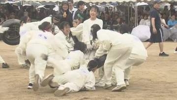 「がんばっていきまっしょい」松山東高校で“名物”運動会　雨でもはじける青春　競技と声援で熱気【愛媛】