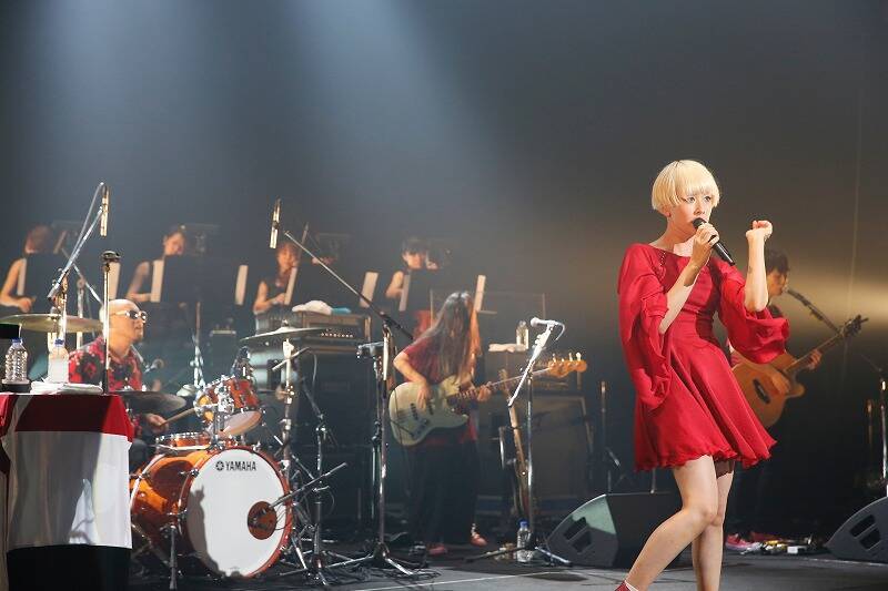 木村カエラ 自身最初で最後の渋公で、スペシャルな『EGG』発売記念フリーライブを敢行／ライブレポート