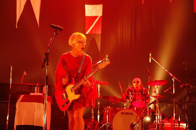 木村カエラ 自身最初で最後の渋公で、スペシャルな『EGG』発売記念フリーライブを敢行／ライブレポート