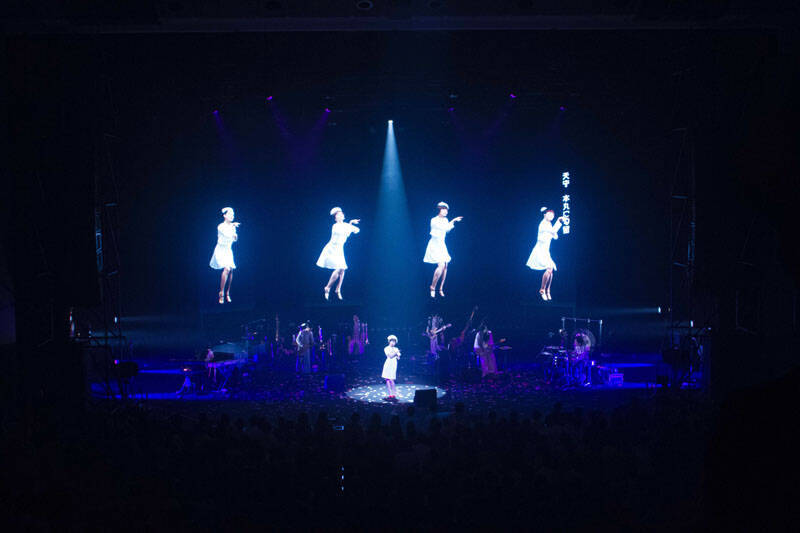椎名林檎 “百鬼夜行”ツアーが終了。東京公演を詳細レポート／ライブレポート・セトリ