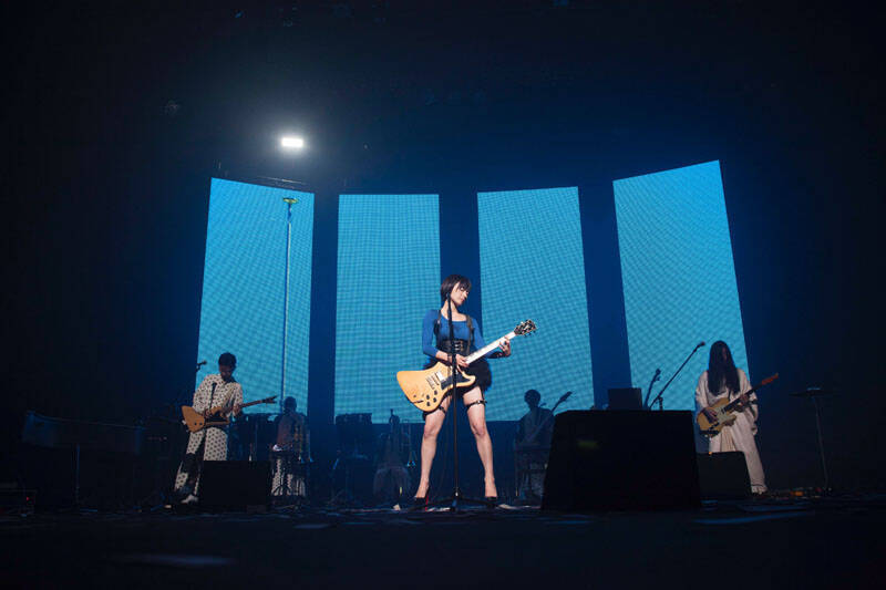 椎名林檎 “百鬼夜行”ツアーが終了。東京公演を詳細レポート／ライブレポート・セトリ