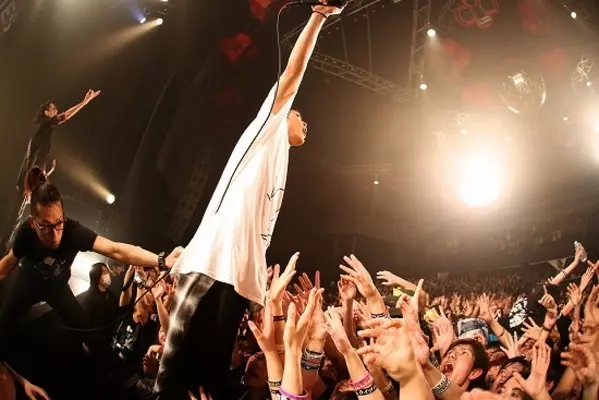 The Oral Cigarettes山中拓也 自身の半生を綴った初のフォトエッセイ発売 21年1月13日 エキサイトニュース