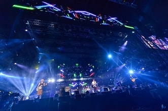 BUMP OF CHICKEN 初のスタジアムツアーを完走、日産スタジアム公演で新曲「アリア」初披露
