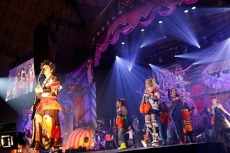 VAMPS主宰『HALLOWEEN PARTY』 神戸で幕開けた、妖しく美しいハロウィンの狂宴