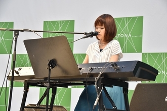 川嶋あい ラゾーナ川崎でシングル『シンクロ』リリースライブ、ファン約300名が天使の歌声に酔いしれる