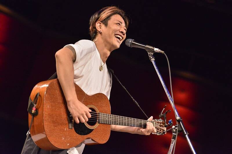 藤巻亮太×山内総一郎、山田将司×村松拓が弾き語りイベント『STAND ALONE』で豪華共演