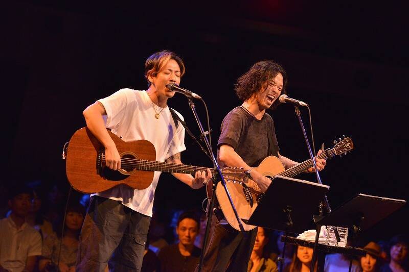 藤巻亮太×山内総一郎、山田将司×村松拓が弾き語りイベント『STAND ALONE』で豪華共演