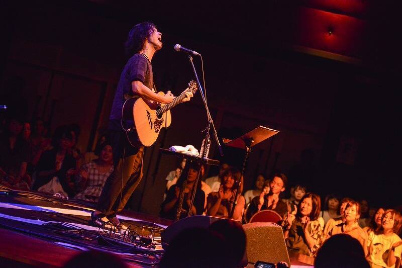 藤巻亮太×山内総一郎、山田将司×村松拓が弾き語りイベント『STAND ALONE』で豪華共演