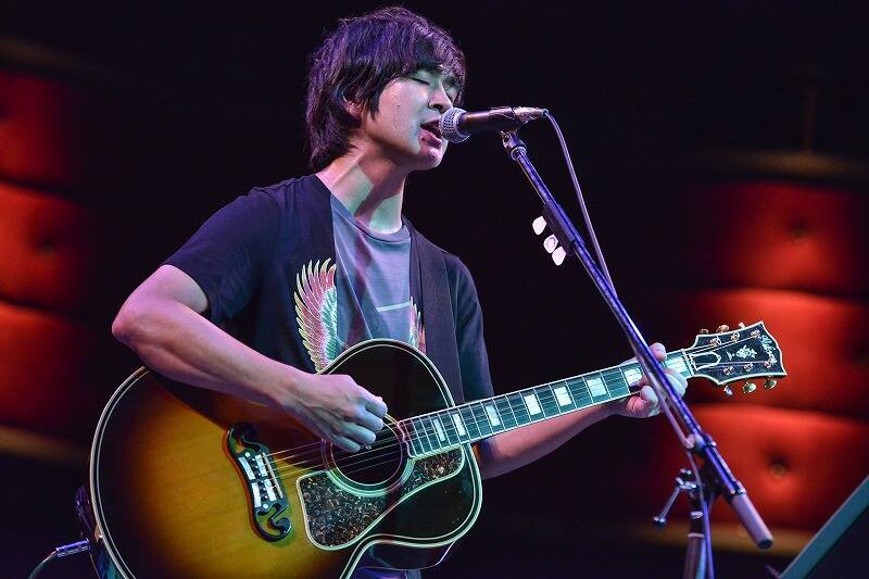 藤巻亮太×山内総一郎、山田将司×村松拓が弾き語りイベント『STAND ALONE』で豪華共演