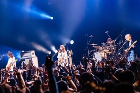 SCANDAL ニューアルバム『HONEY』発売記念フリーライブ開催 「続きはホールツアーで！」