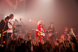 アルカラ『KAGEKIにやってくれないかチュアー』ツアー最終公演が映像化、6月20日にDVDリリース