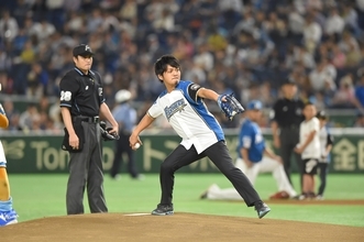 シンガーソングライター古澤剛がプロ野球始球式で国歌独唱、少年の頃の夢を叶える
