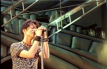 GLAYの98年の阪急西宮スタジアム公演ライブ映像から人気曲7曲をGYAO!が無料配信