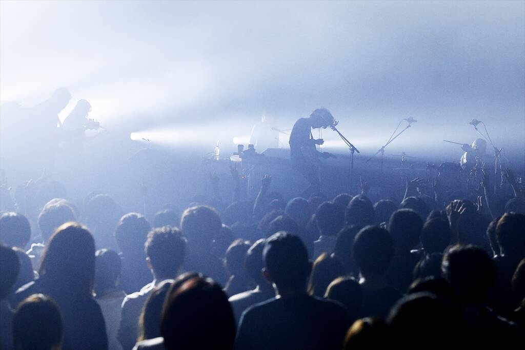 TK from 凛として時雨がACIDMANを迎えて主催イベント　熱狂的な盛り上がりの濃密な一夜に