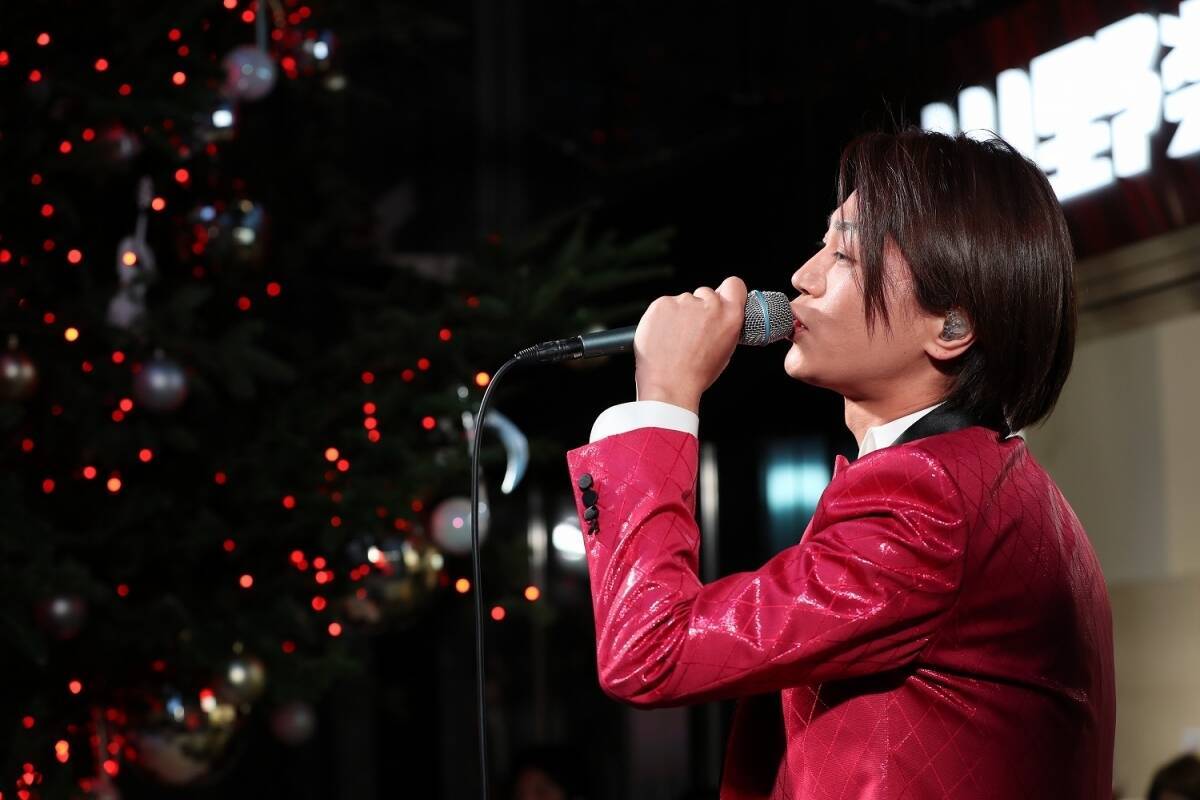 氷川きよし 銀座山野楽器本店でのクリスマスツリー点灯式にサプライズ登場 紅白 レコ大出演に意欲 エキサイトニュース 2 2