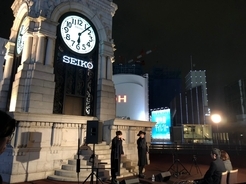 CHEMISTRY、たった1組の為のサプライズライブ 銀座・和光時計塔前で歌のバレンタインプレゼント