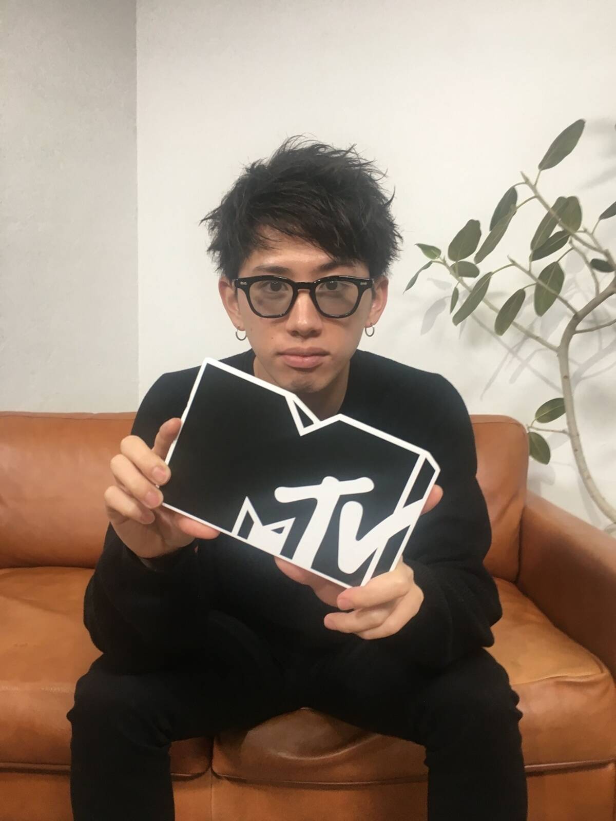 One Ok Rockのtakaが視聴者からの100の質問に回答 2月のmtvはワンオク押し エキサイトニュース