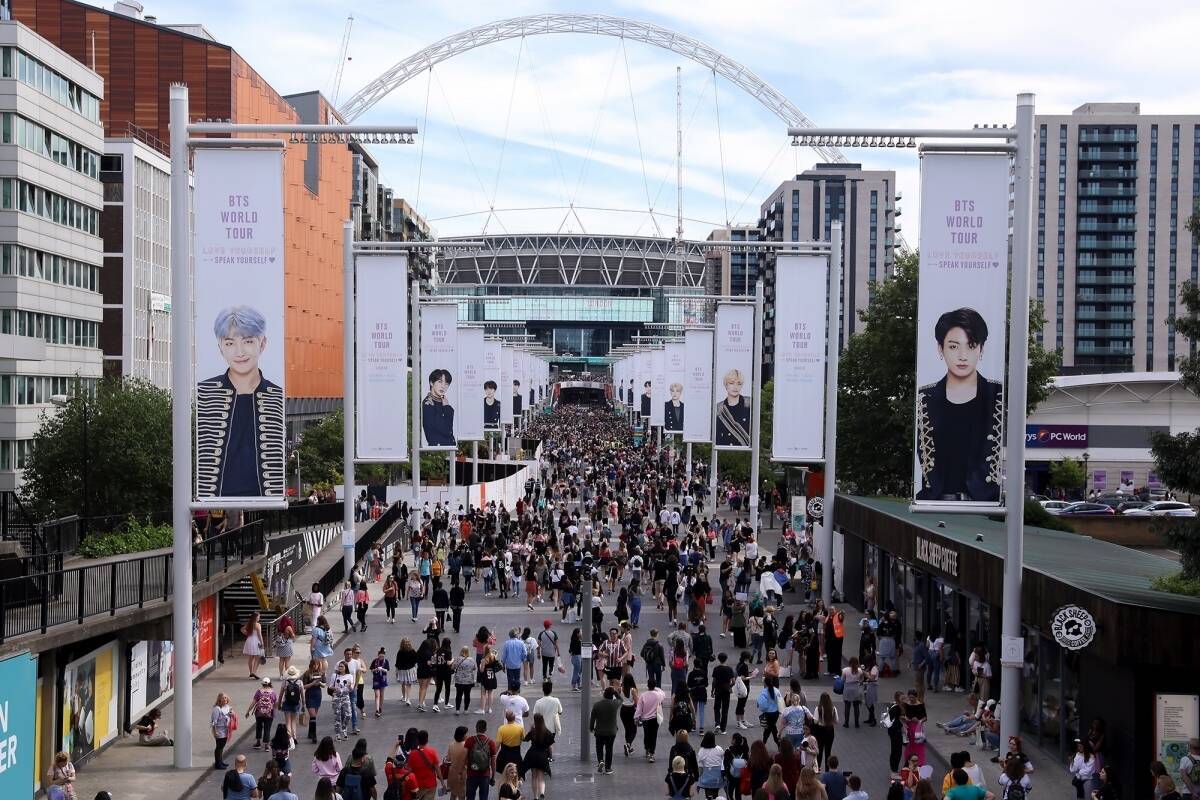 BTS “POPの本場で新しい歴史”  イギリスのウェンブリー・スタジアム公演の快挙