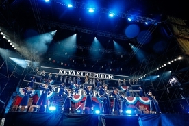 欅坂46、夏の野外ライブ『欅共和国』開催 船上舞台に描き出した物語に48,000万人が熱狂