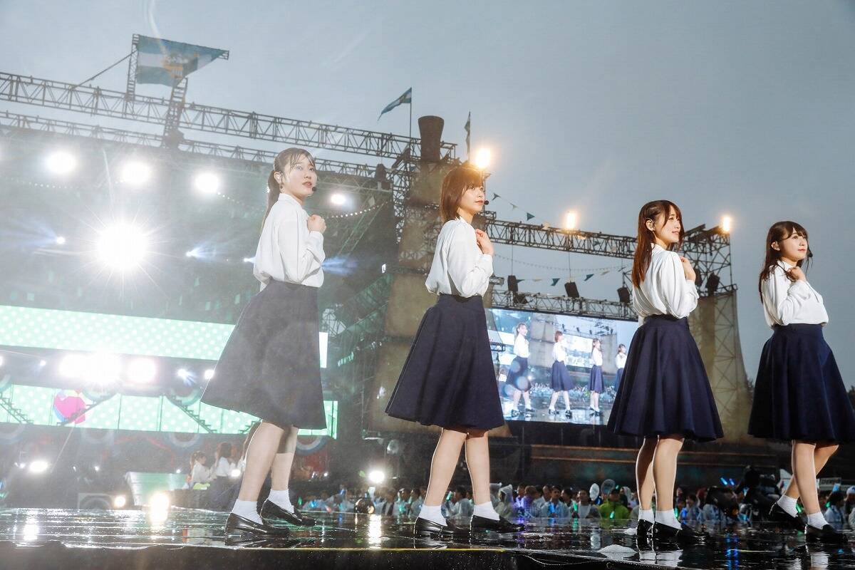 欅坂46、夏の野外ライブ『欅共和国』開催 船上舞台に描き出した物語に48,000万人が熱狂